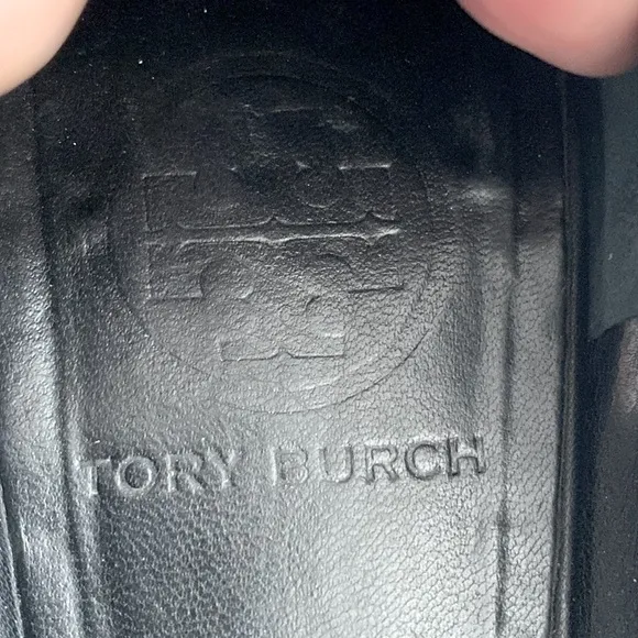 Tory Burch Iconic Black Leather Flats Silver Tone Logo Plate sz 8 Luxury Elegant