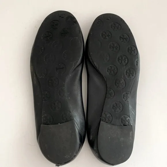 Tory Burch Iconic Black Leather Flats Silver Tone Logo Plate sz 8 Luxury Elegant