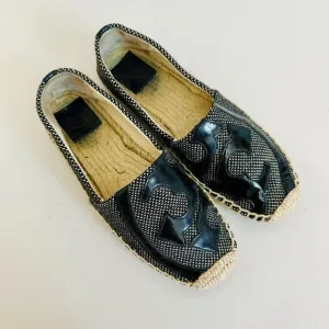 TORY BURCH NAVY AND NEUTRAL SIGNATURE LOGO ESPADRILLES