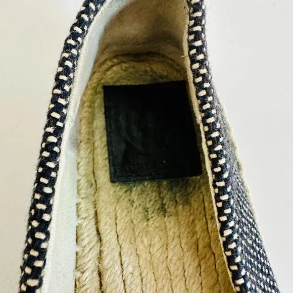 TORY BURCH NAVY AND NEUTRAL SIGNATURE LOGO ESPADRILLES