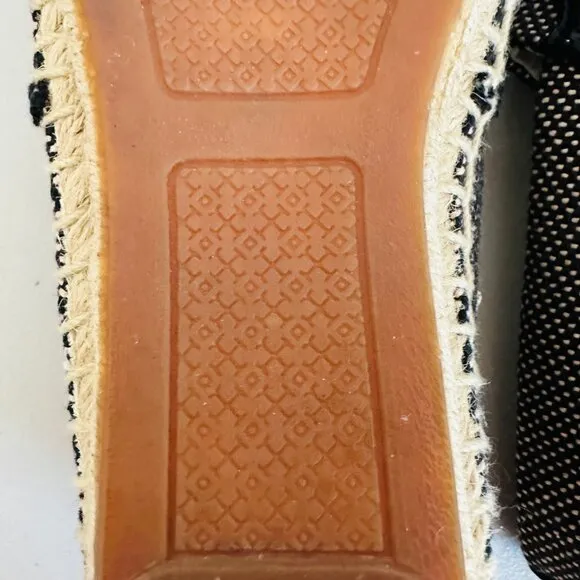 TORY BURCH NAVY AND NEUTRAL SIGNATURE LOGO ESPADRILLES