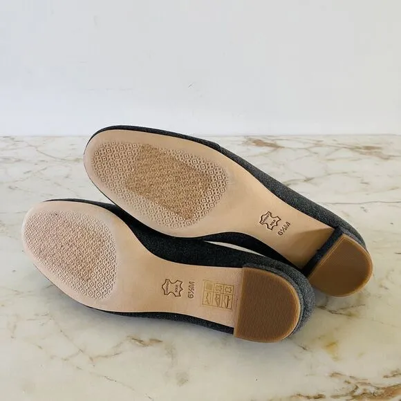 TORY BURCH Solid Gray Fabric Loafer Flats Large Logo - US 6.5