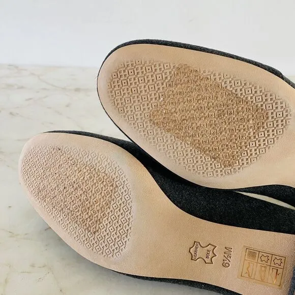 TORY BURCH Solid Gray Fabric Loafer Flats Large Logo - US 6.5