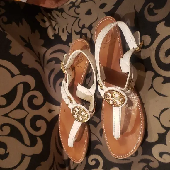 Tory Burch T strap white leather tan gold sandals 8