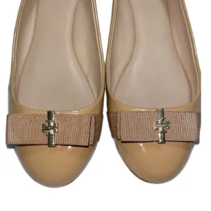 TORY BURCH ‘Trudy’ Gold Logo-Bow, Beige Patent, Ballet Flat, Sz 8.5M