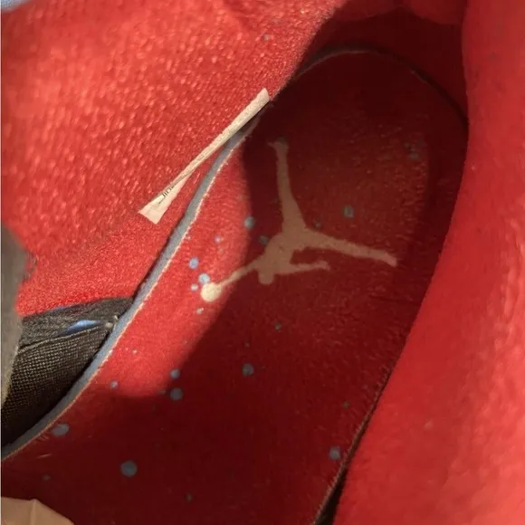 Travis Scott Jordan 4