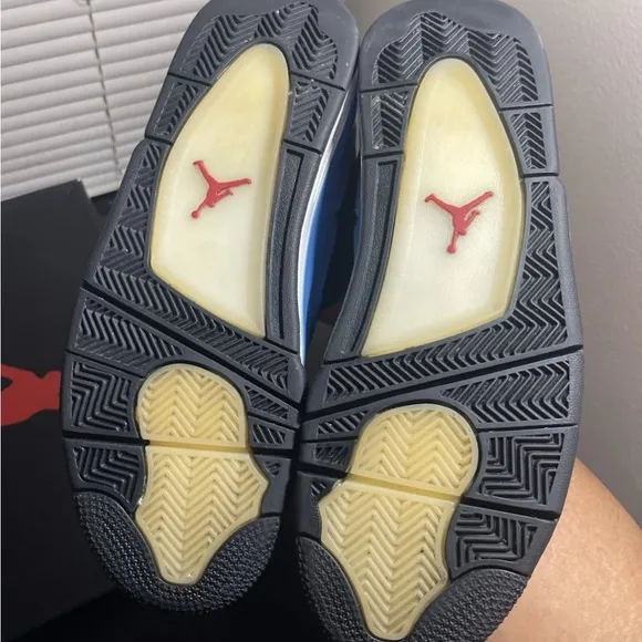 Travis Scott Jordan 4