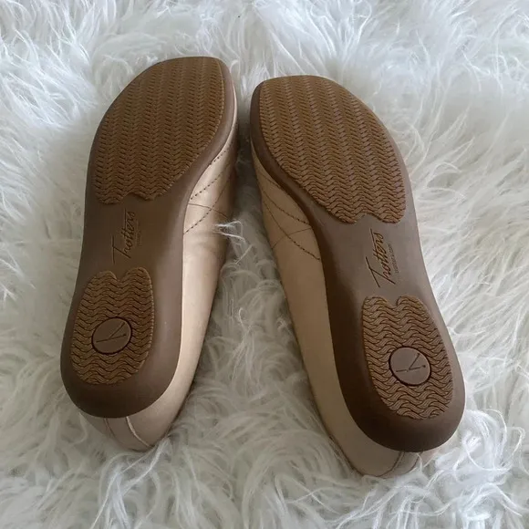 Trotters WOMEN'S TROTTERS SASHA FLATS Size 10.5