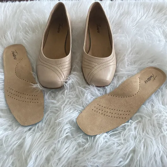 Trotters WOMEN'S TROTTERS SASHA FLATS Size 10.5