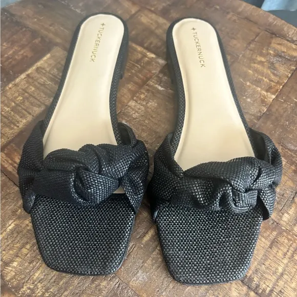 Tuckernuck black Raffia Brit Sandals   New in Box size 7