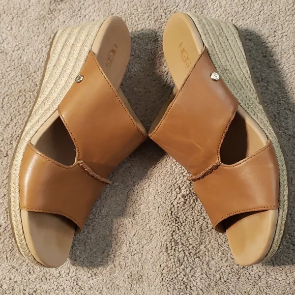 UGG &quot;Eirene&quot; camel colored mule - espadrilles open-toe wedge heel size 9