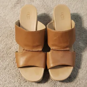 UGG &quot;Eirene&quot; camel colored mule - espadrilles open-toe wedge heel size 9