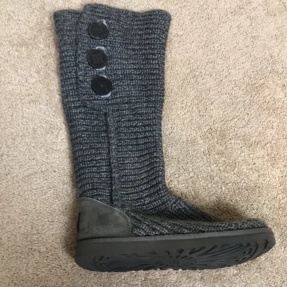 UGG Australia Women’s Knee High Knit Gray Sheepskin Interior Foldable Sock Boots