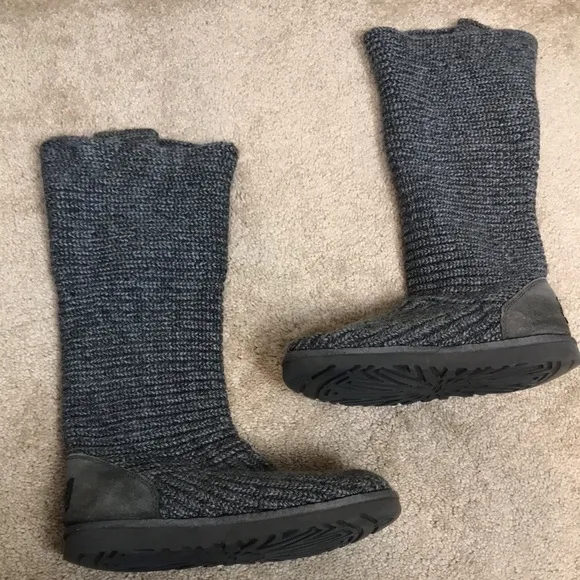 UGG Australia Women’s Knee High Knit Gray Sheepskin Interior Foldable Sock Boots