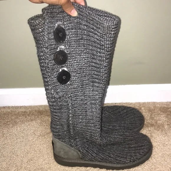 UGG Australia Women’s Knee High Knit Gray Sheepskin Interior Foldable Sock Boots