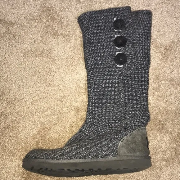 UGG Australia Women’s Knee High Knit Gray Sheepskin Interior Foldable Sock Boots