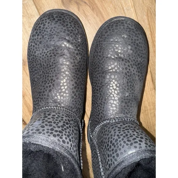UGG Australia Women's Size 11 Black Leopard Dot Classic Mini Sheepskin Boots