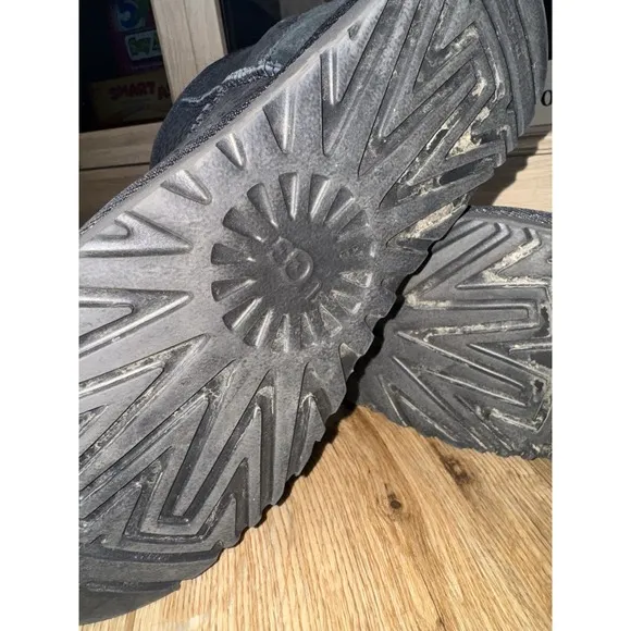 UGG Australia Women's Size 11 Black Leopard Dot Classic Mini Sheepskin Boots