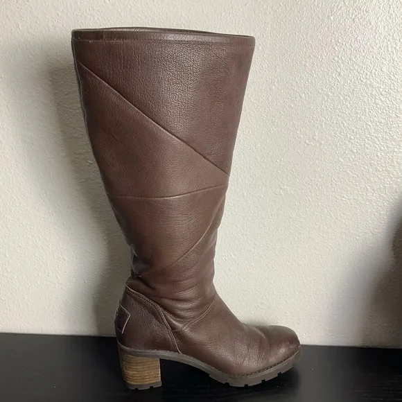 UGG Avery Stout Leather Water Resistant Cuffable High Heeled Boots Women's 8.5‎