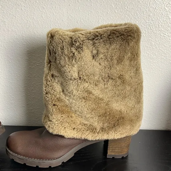 UGG Avery Stout Leather Water Resistant Cuffable High Heeled Boots Women's 8.5‎