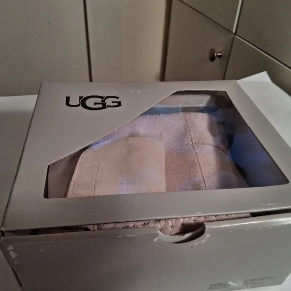 UGG Baby Pink Boots With Fleece Lining New Display