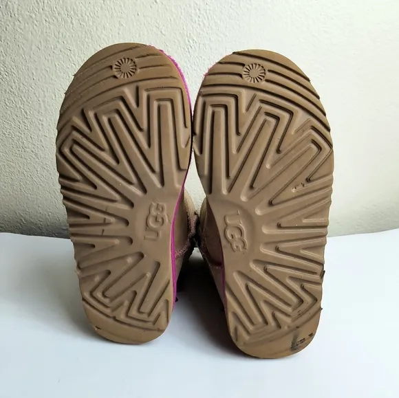 UGG Bailey Kids Boots in Brown and Pink Bow Big Girl Size 4