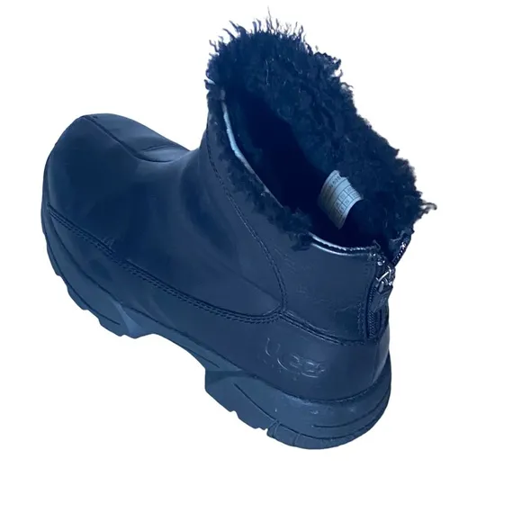 UGG black leather combat moto boots size 8 (Sh11)