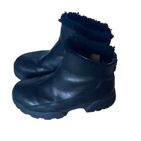 UGG black leather combat moto boots size 8 (Sh11)