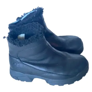 UGG black leather combat moto boots size 8 (Sh11)