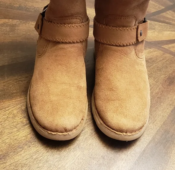 UGG Braiden Boots In Chestnut Womens Size 8