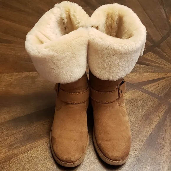 UGG Braiden Boots In Chestnut Womens Size 8