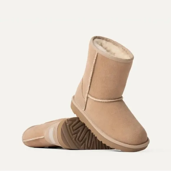 UGG Classic Boot II size 9