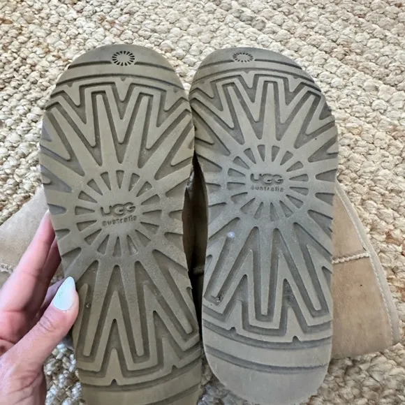 UGG Classic Boot II size 9