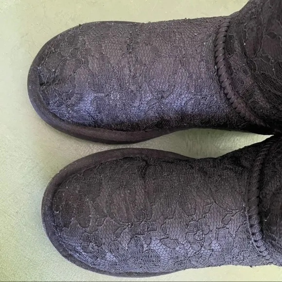 UGG Classic Low Boots w Embroidery #1018615