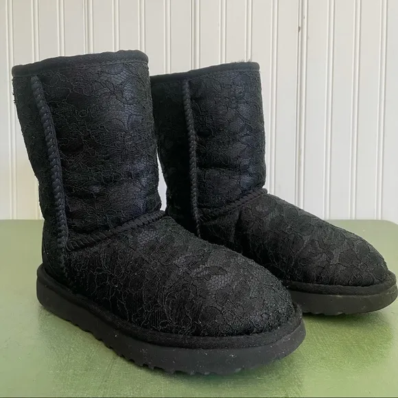 UGG Classic Low Boots w Embroidery #1018615