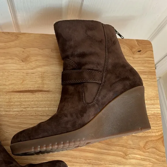 UGG GISELLA 5593 brown leather suede wedge boot fleece lined boots size 10