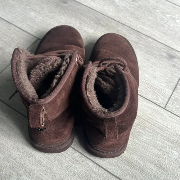 UGG Harkley Brown suede sheepskin interior lace up Boots size 10