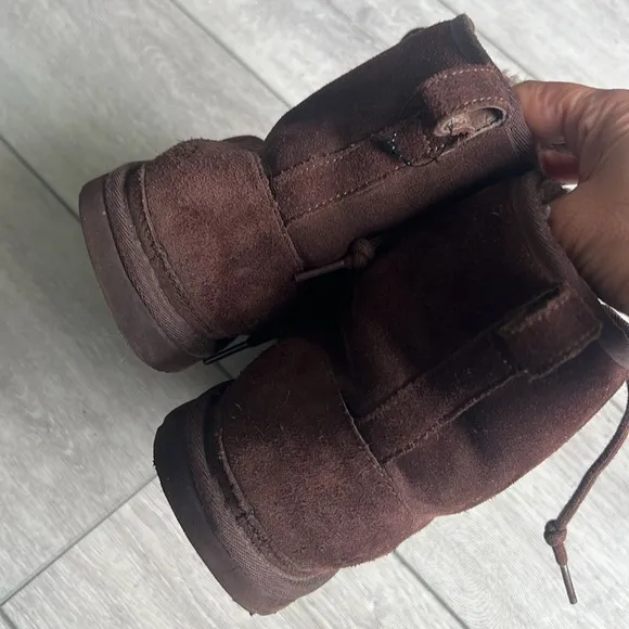 UGG Harkley Brown suede sheepskin interior lace up Boots size 10