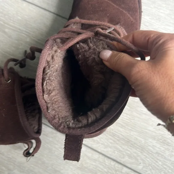 UGG Harkley Brown suede sheepskin interior lace up Boots size 10