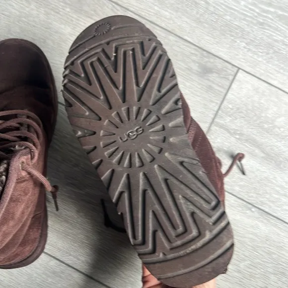 UGG Harkley Brown suede sheepskin interior lace up Boots size 10