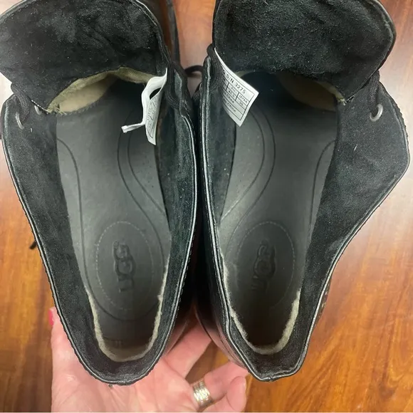 UGG Leighton Chukka Black‎ Leather Boots
