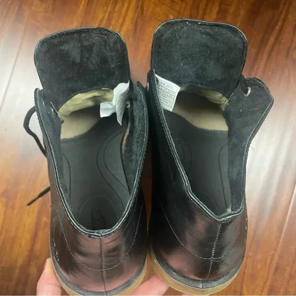 UGG Leighton Chukka Black‎ Leather Boots