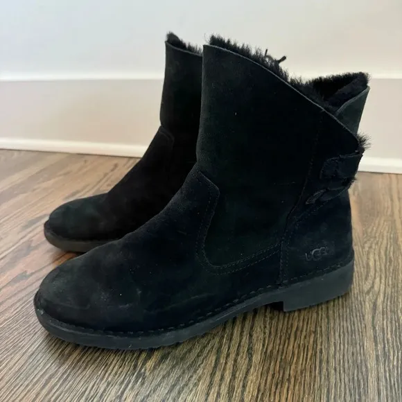 UGG Naiyah Genuine Shearling Suede black boots size 10