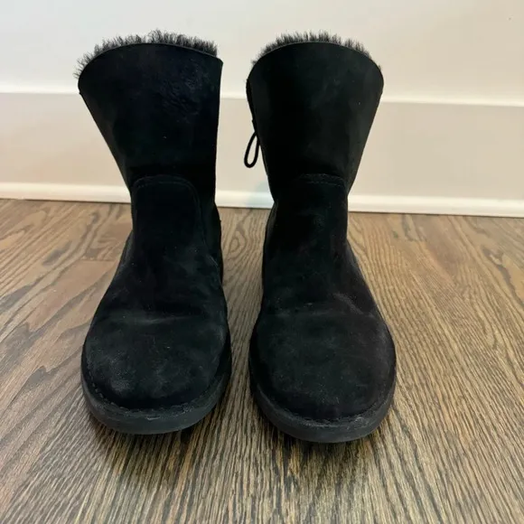 UGG Naiyah Genuine Shearling Suede black boots size 10
