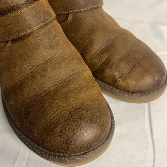 UGG Women's 8 Kensington Double Buckle Moto Boot Brown Leather Sherpa Lined