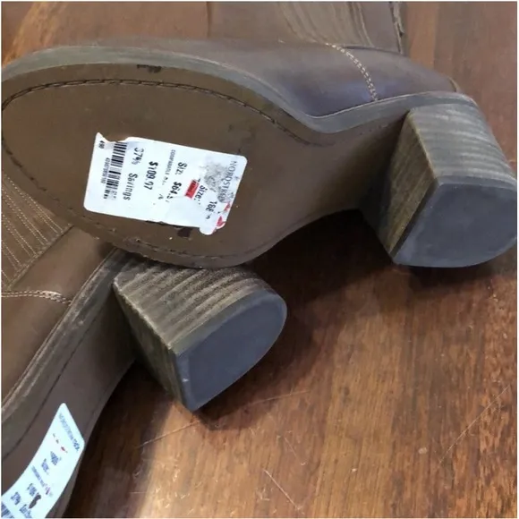 Ugg women's Boots Brown Color Size 7