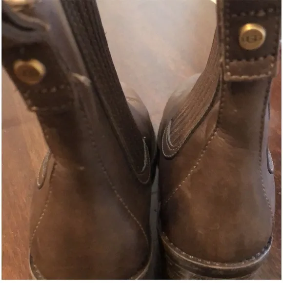 Ugg women's Boots Brown Color Size 7