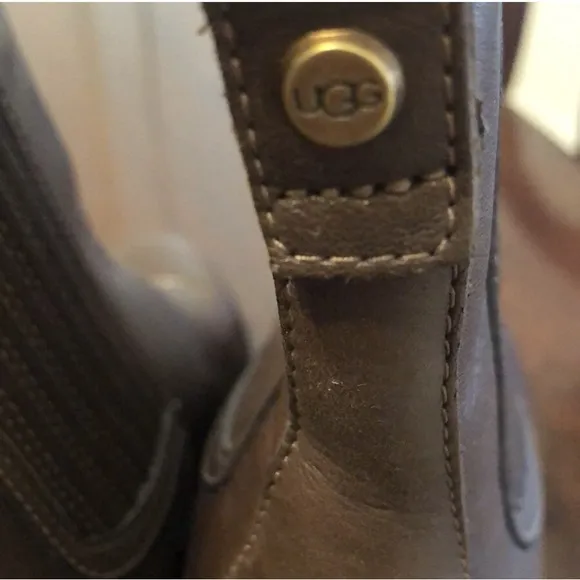 Ugg women's Boots Brown Color Size 7