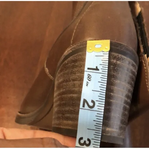 Ugg women's Boots Brown Color Size 7