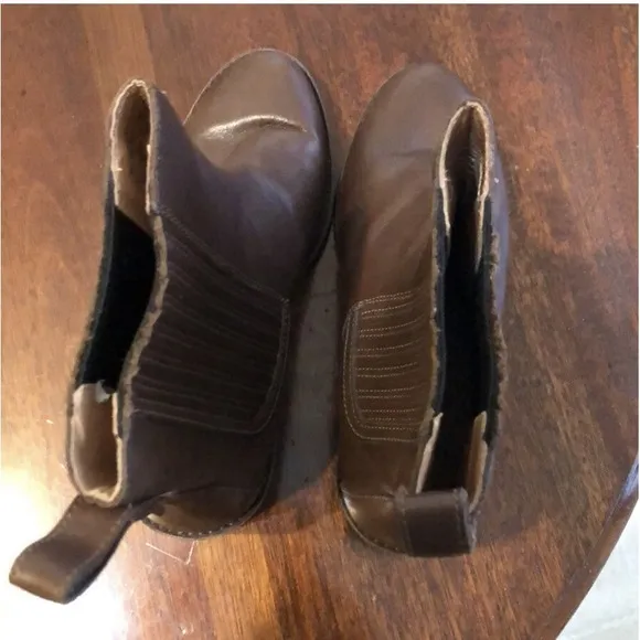 Ugg women's Boots Brown Color Size 7